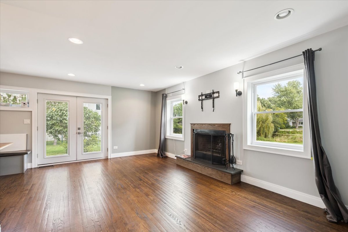 26900 W Taylor Street, Barrington, IL 60010