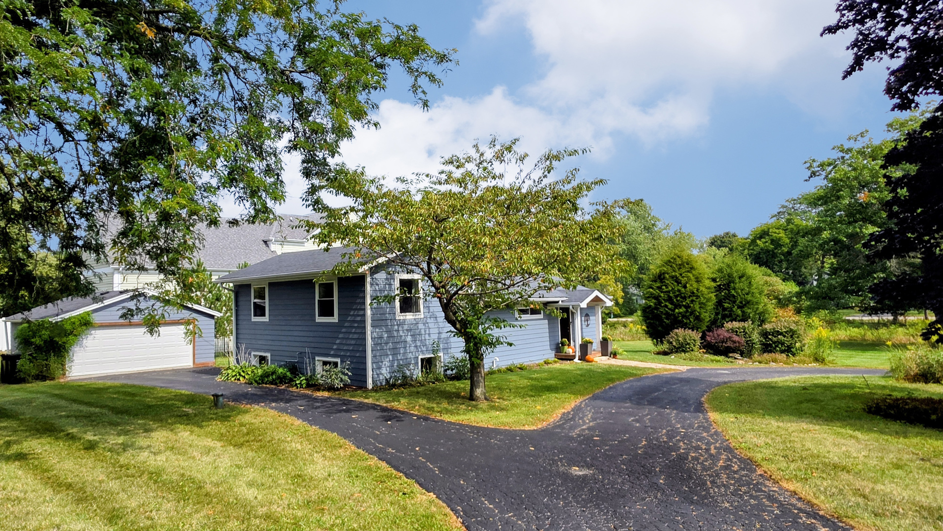 26900 W Taylor Street, Barrington, IL 60010