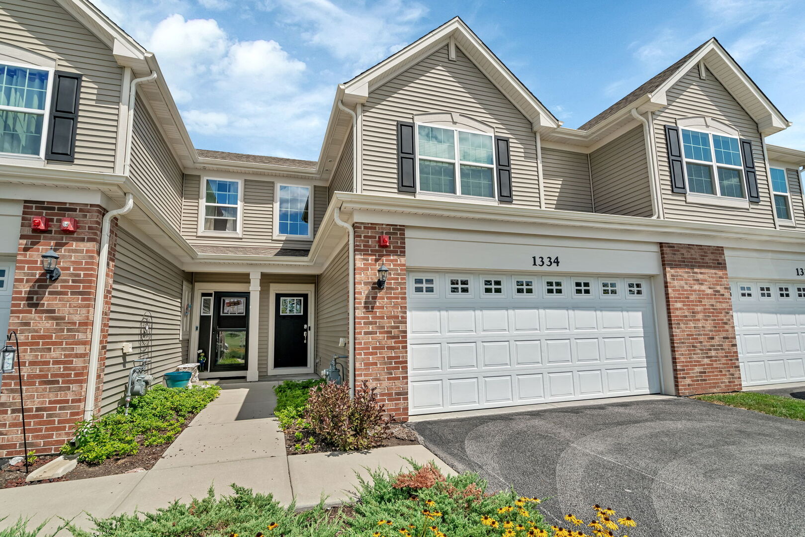 1334 Hawk Hollow Drive, Yorkville, IL 60560