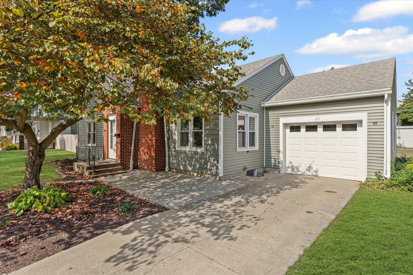 601 W Main Street, Clinton, IL 61727