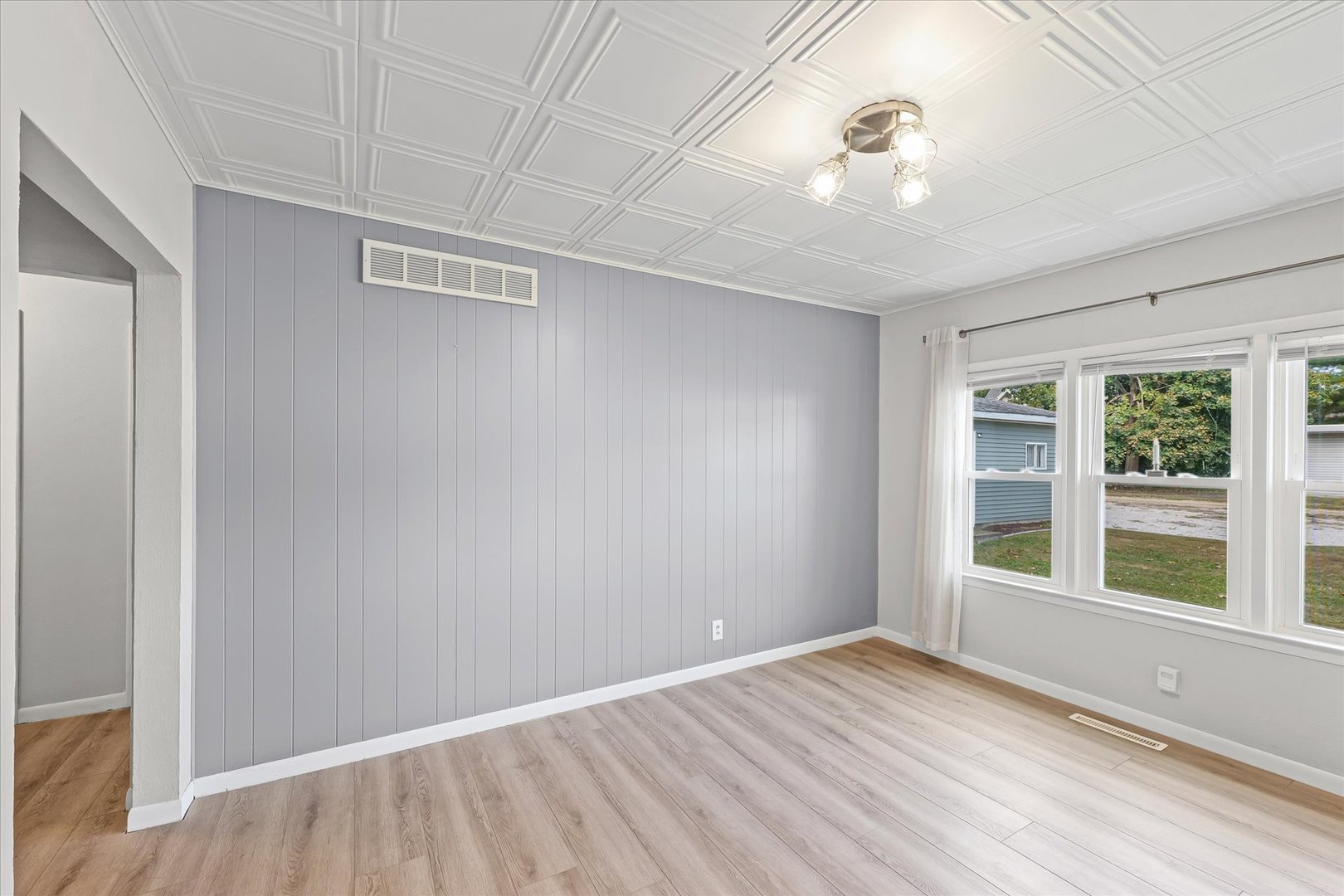 601 W Main Street, Clinton, IL 61727