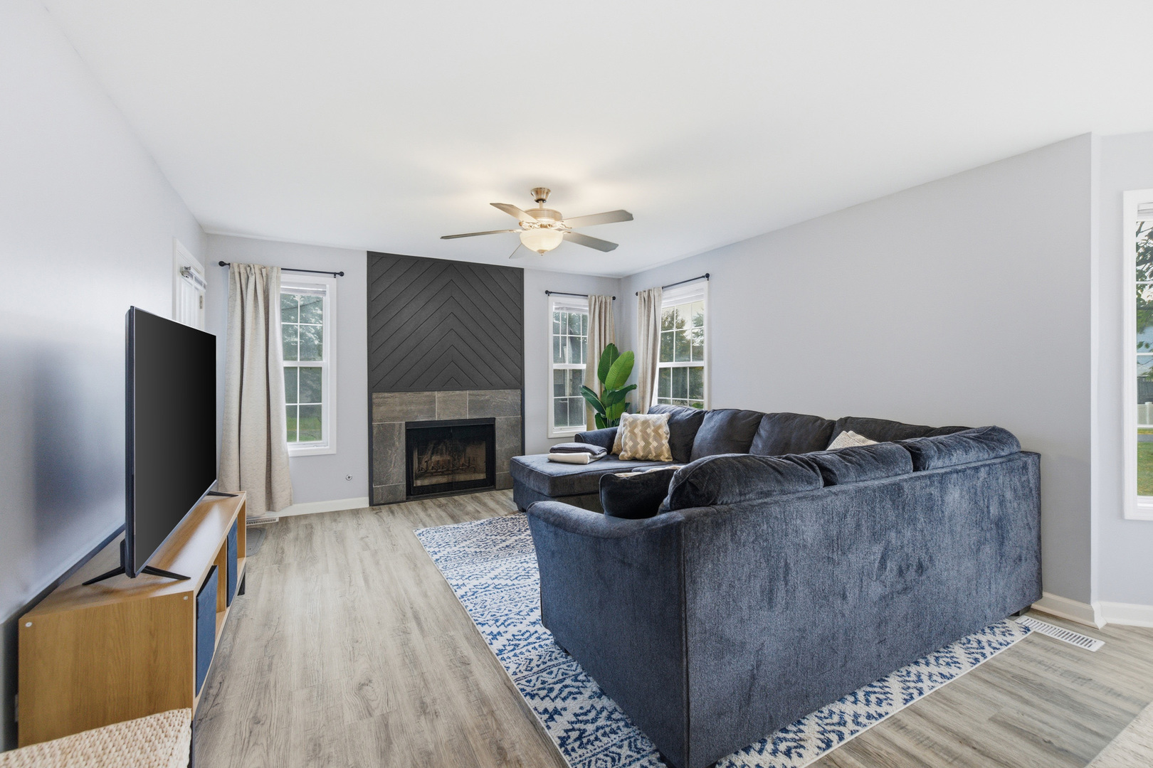 Streamwood, IL 60107