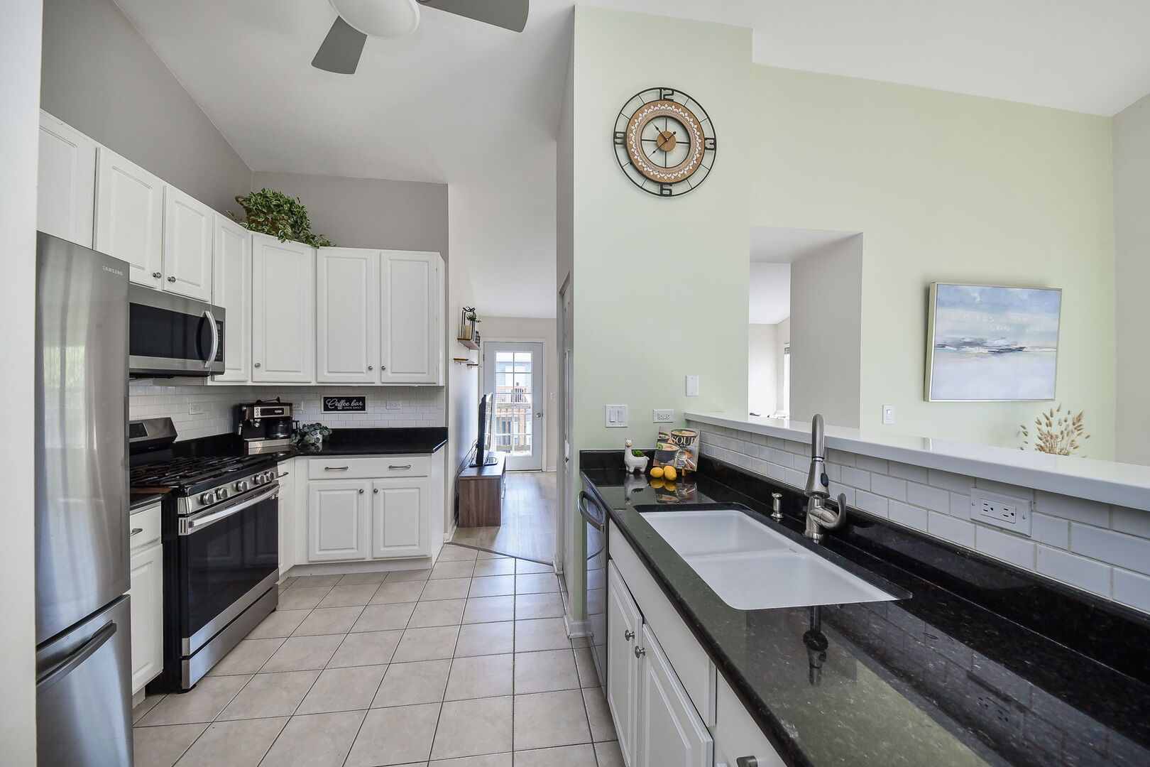 816 Woodewind Drive #816, Naperville, IL 60563