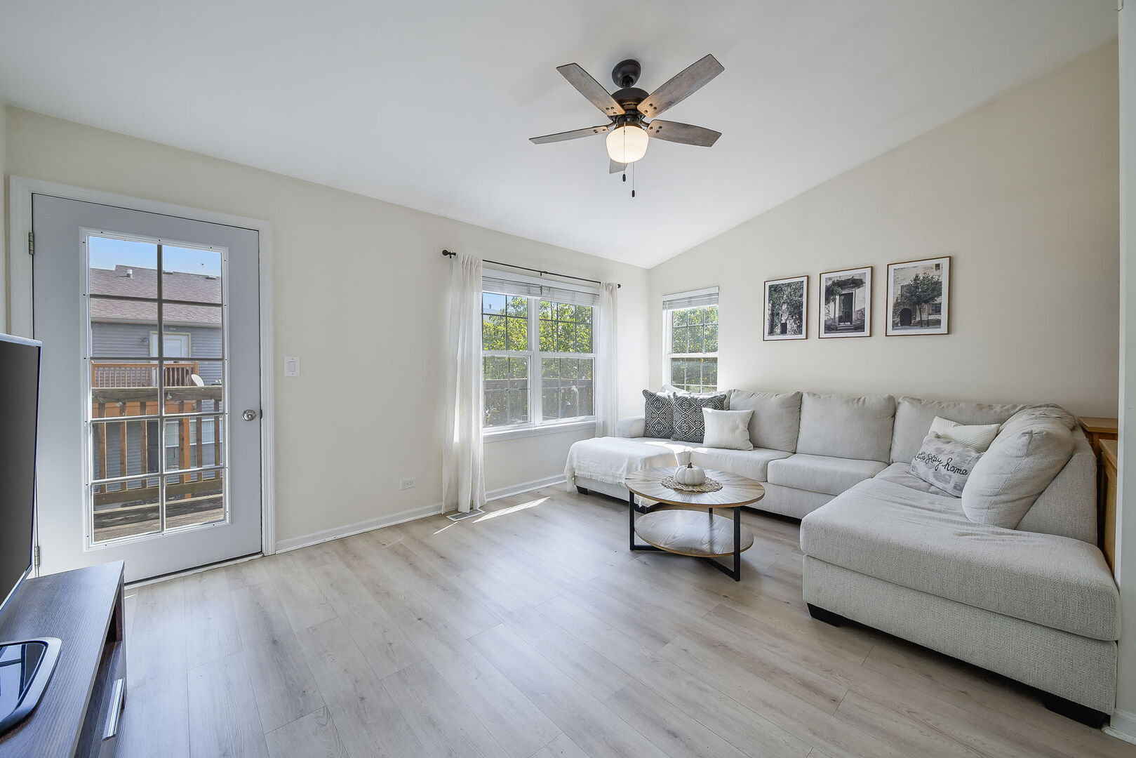 816 Woodewind Drive #816, Naperville, IL 60563