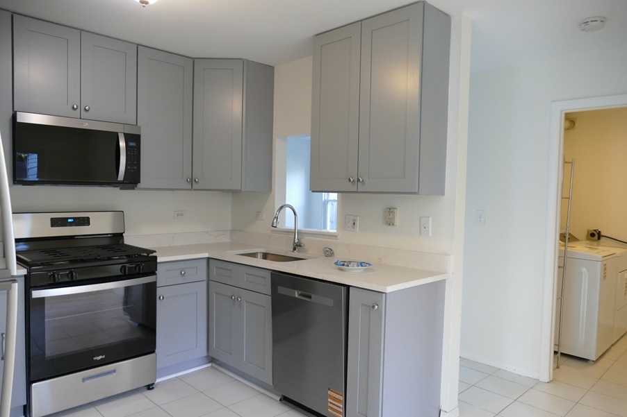 1076 CRESTWOOD Lane, Bolingbrook, IL 60440