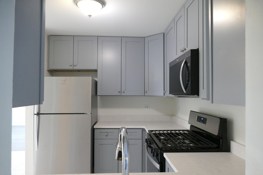 1076 CRESTWOOD Lane, Bolingbrook, IL 60440