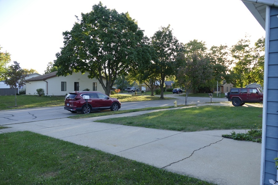 1076 CRESTWOOD Lane, Bolingbrook, IL 60440