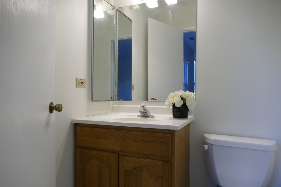 1076 CRESTWOOD Lane, Bolingbrook, IL 60440