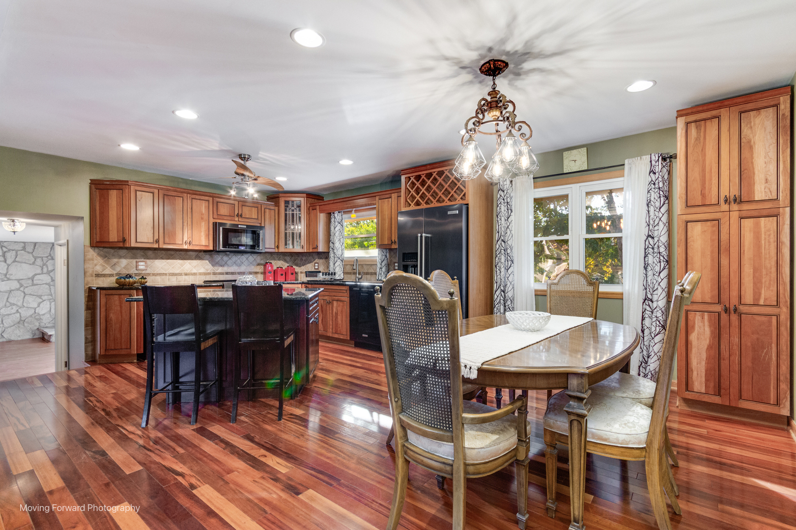 1453 Armstrong Lane, Elk Grove Village, IL 60007