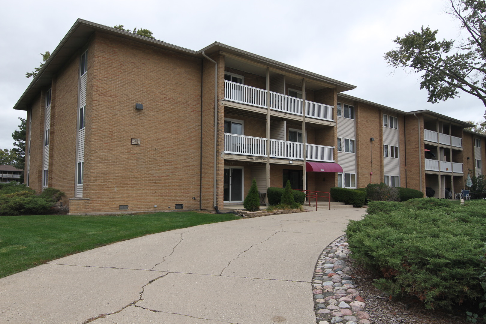 960 Beau Drive #109, Des Plaines, IL 60016