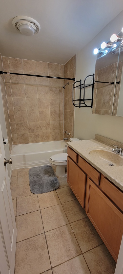 960 Beau Drive #109, Des Plaines, IL 60016