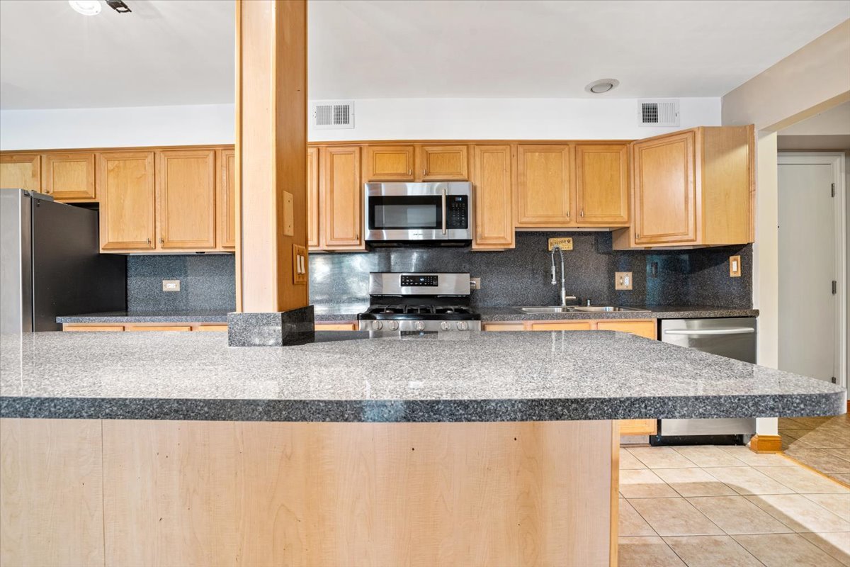 5200 CARRIAGEWAY Drive #218, Rolling Meadows, IL 60008