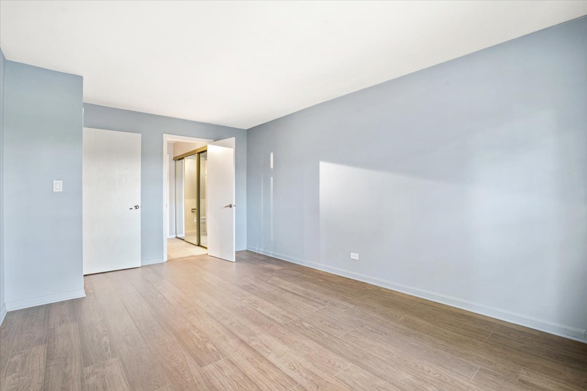 5200 CARRIAGEWAY Drive #218, Rolling Meadows, IL 60008