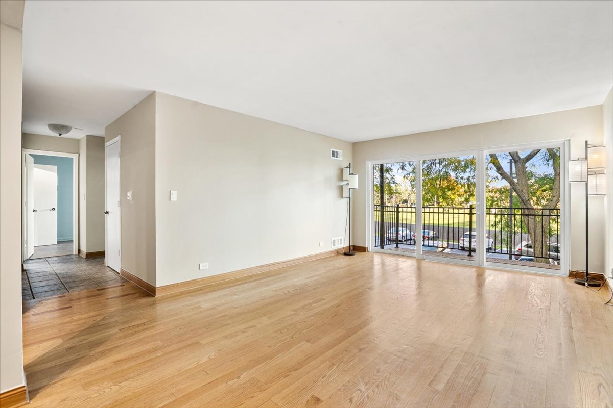 5200 CARRIAGEWAY Drive #218, Rolling Meadows, IL 60008