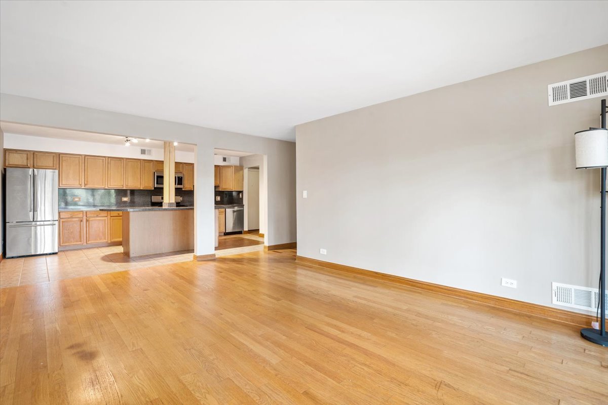 5200 CARRIAGEWAY Drive #218, Rolling Meadows, IL 60008