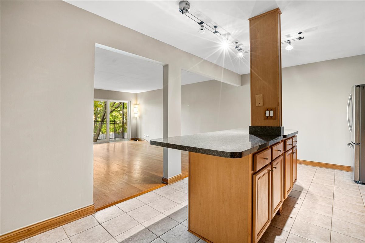 5200 CARRIAGEWAY Drive #218, Rolling Meadows, IL 60008