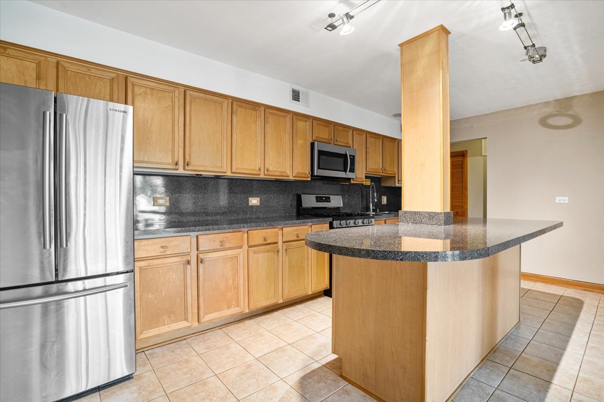 5200 CARRIAGEWAY Drive #218, Rolling Meadows, IL 60008