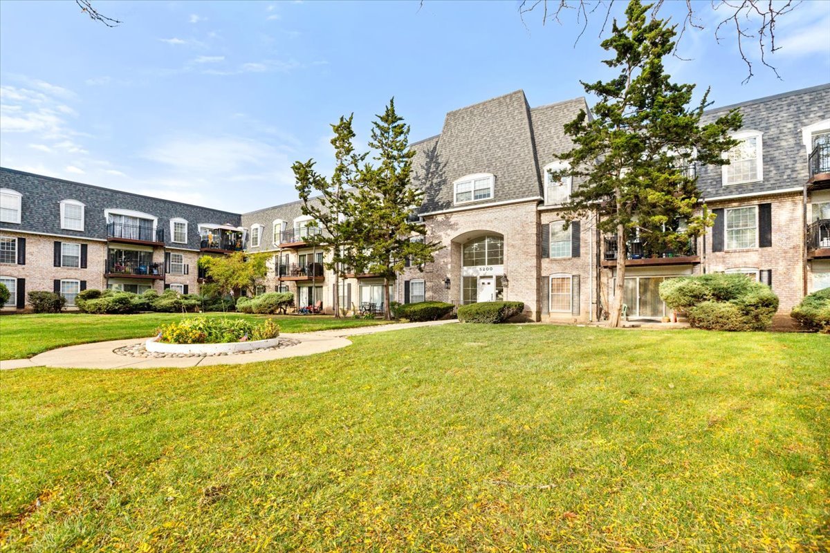 5200 CARRIAGEWAY Drive #218, Rolling Meadows, IL 60008