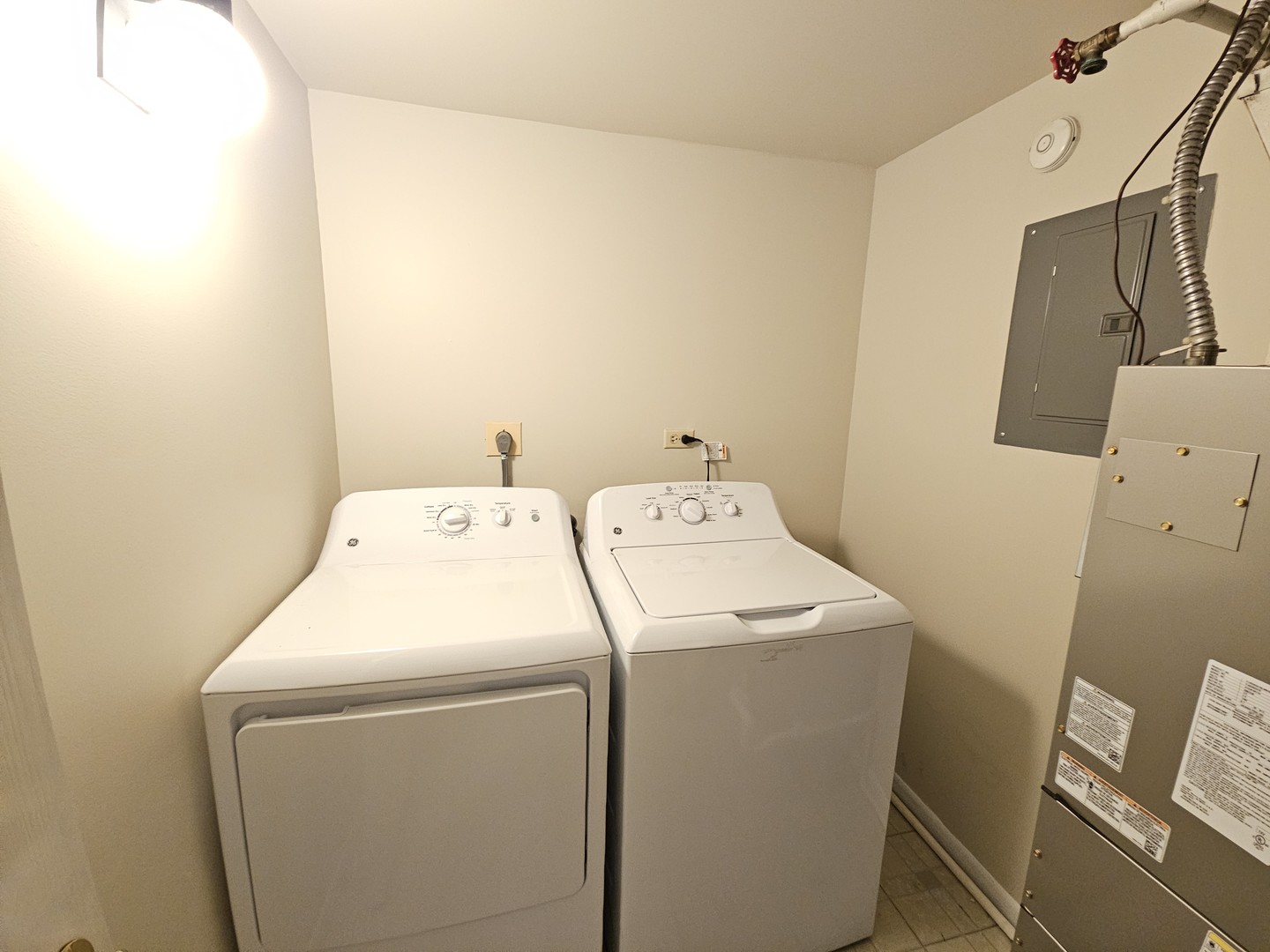 511 Aurora Avenue #414, Naperville, IL 60540