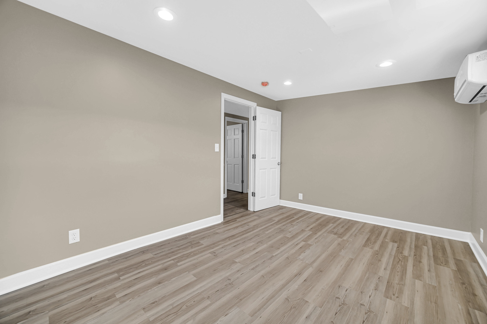 2078 N 17th Avenue, Melrose Park, IL 60160