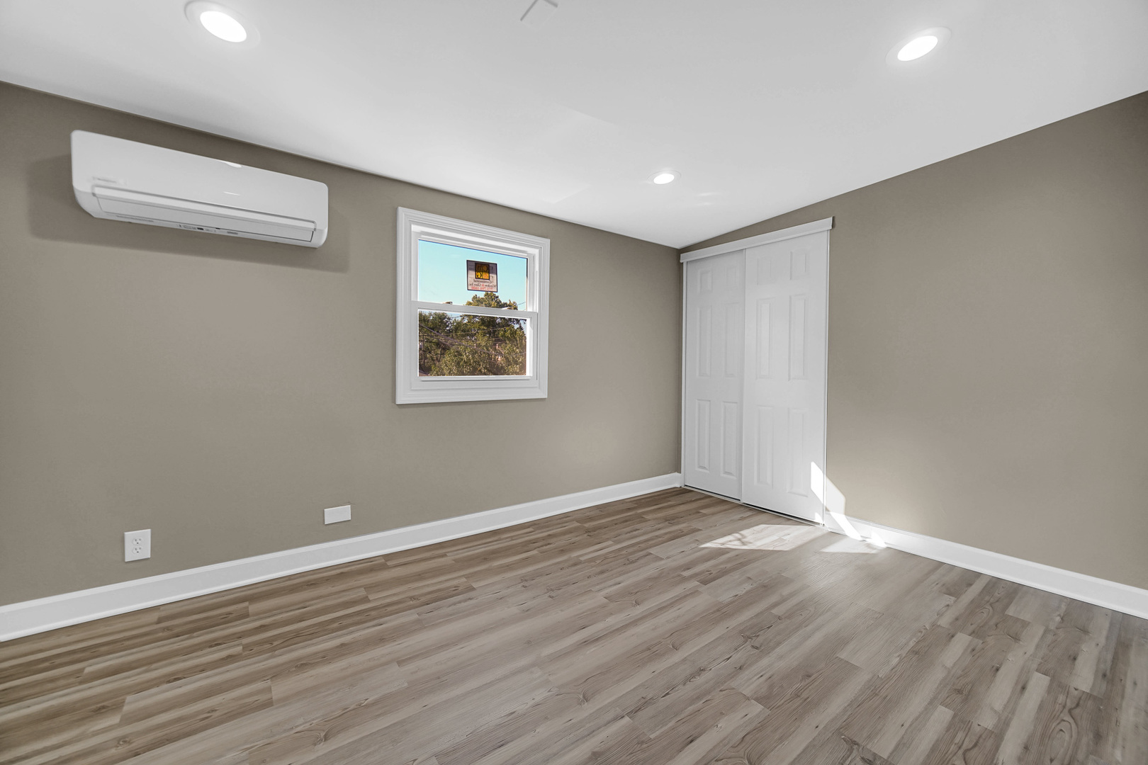 2078 N 17th Avenue, Melrose Park, IL 60160