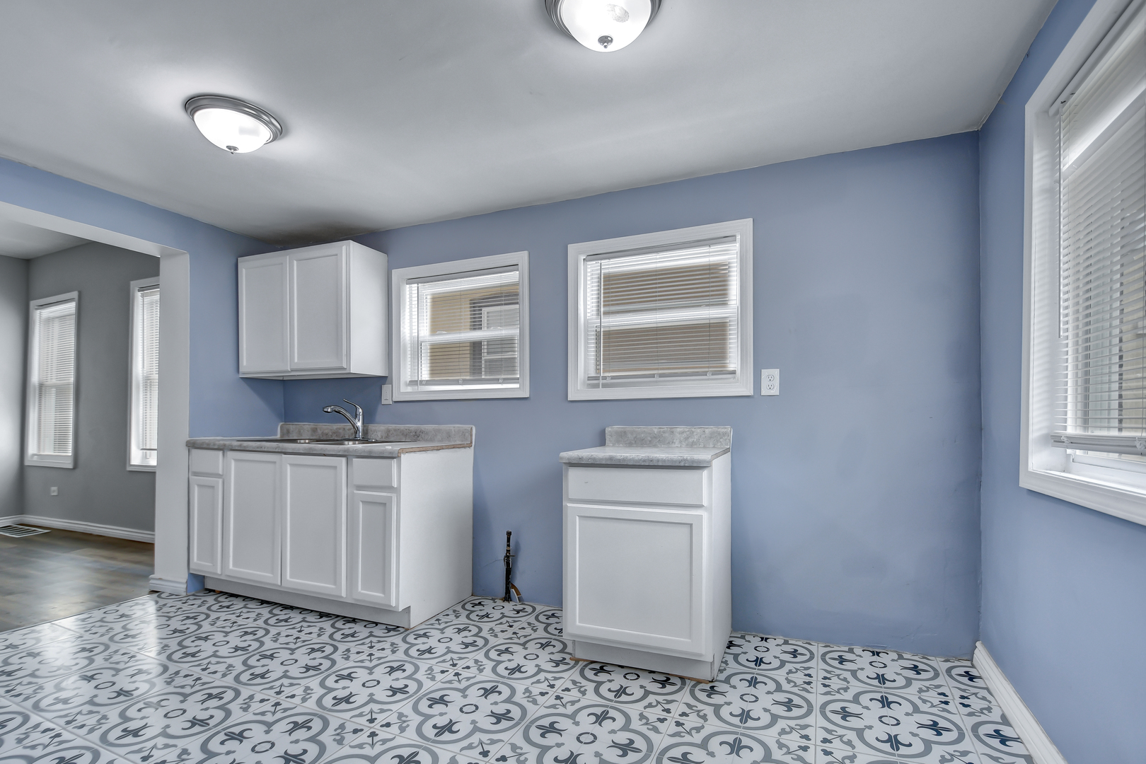 6336 S Saint Lawrence Avenue, Chicago, IL 60637