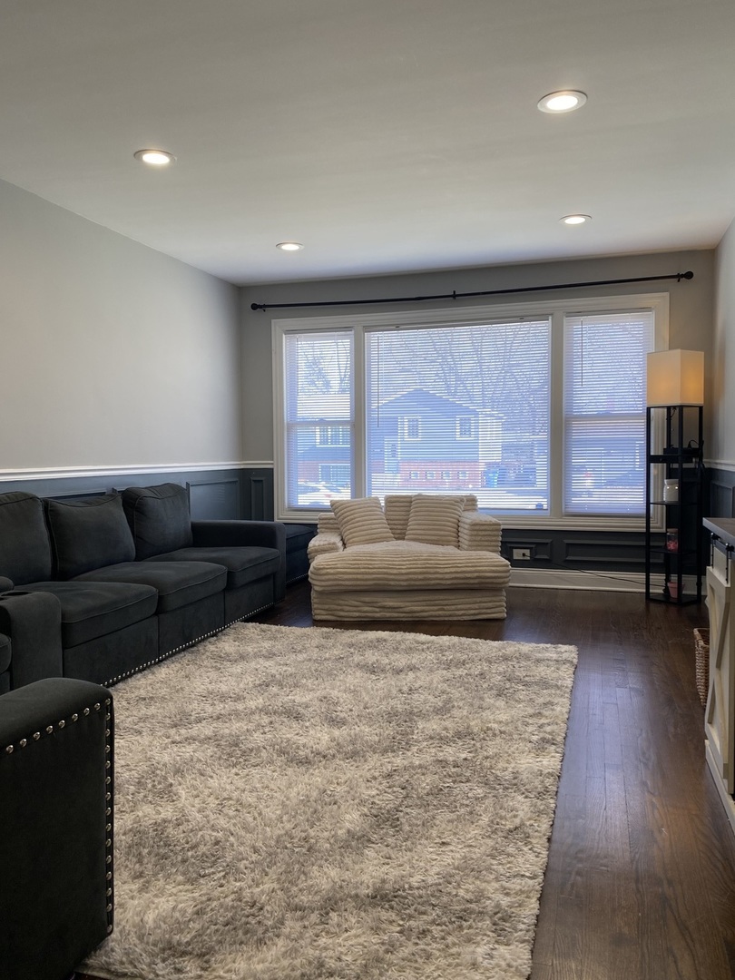 10008 S Kolin Avenue, Oak Lawn, IL 60453