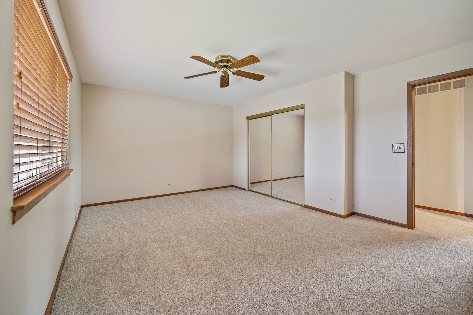 1152 Evergreen Drive, Carol Stream, IL 60188