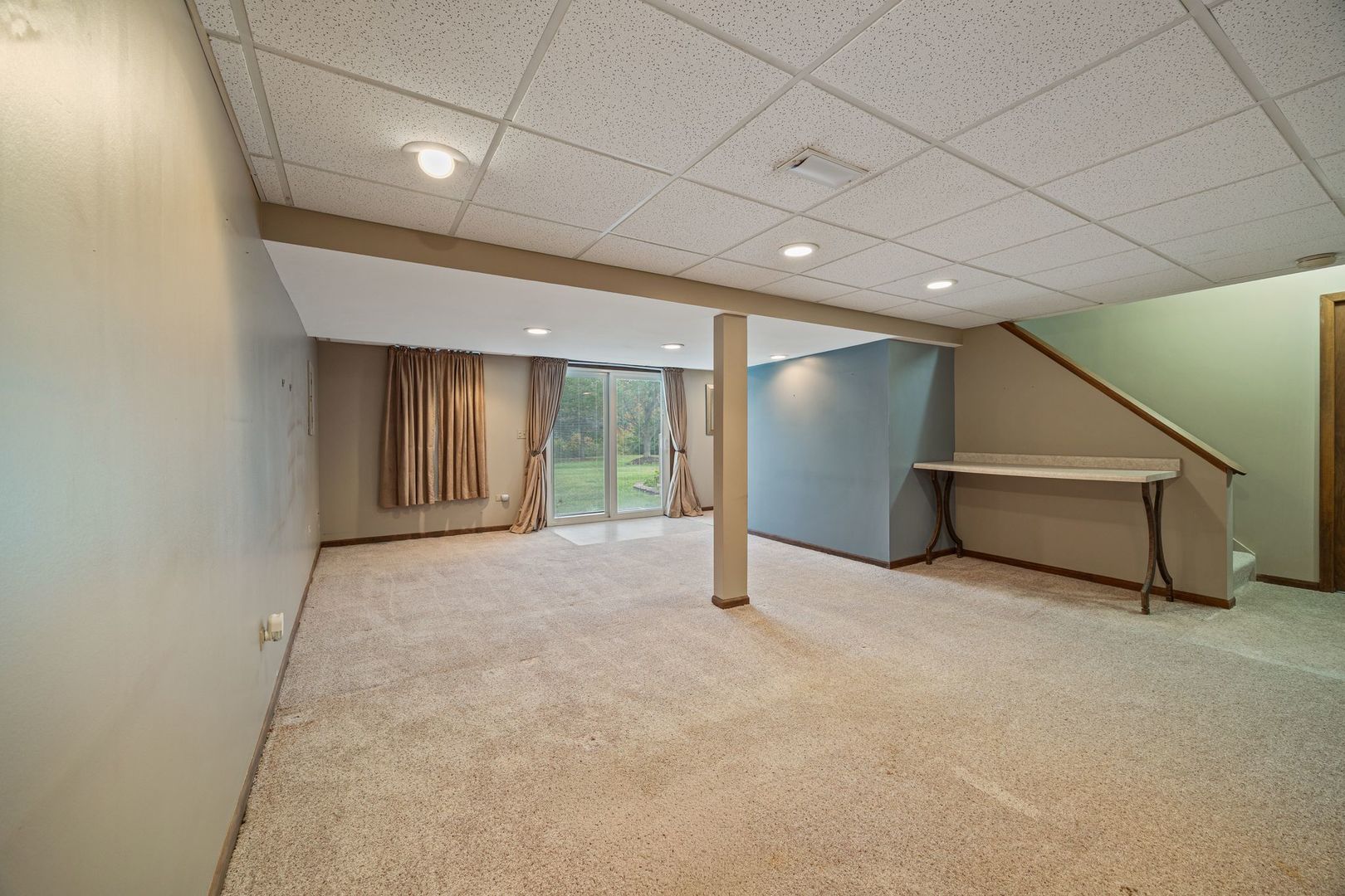 1152 Evergreen Drive, Carol Stream, IL 60188