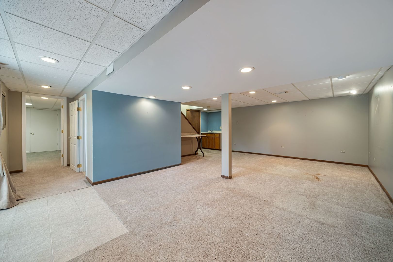 1152 Evergreen Drive, Carol Stream, IL 60188