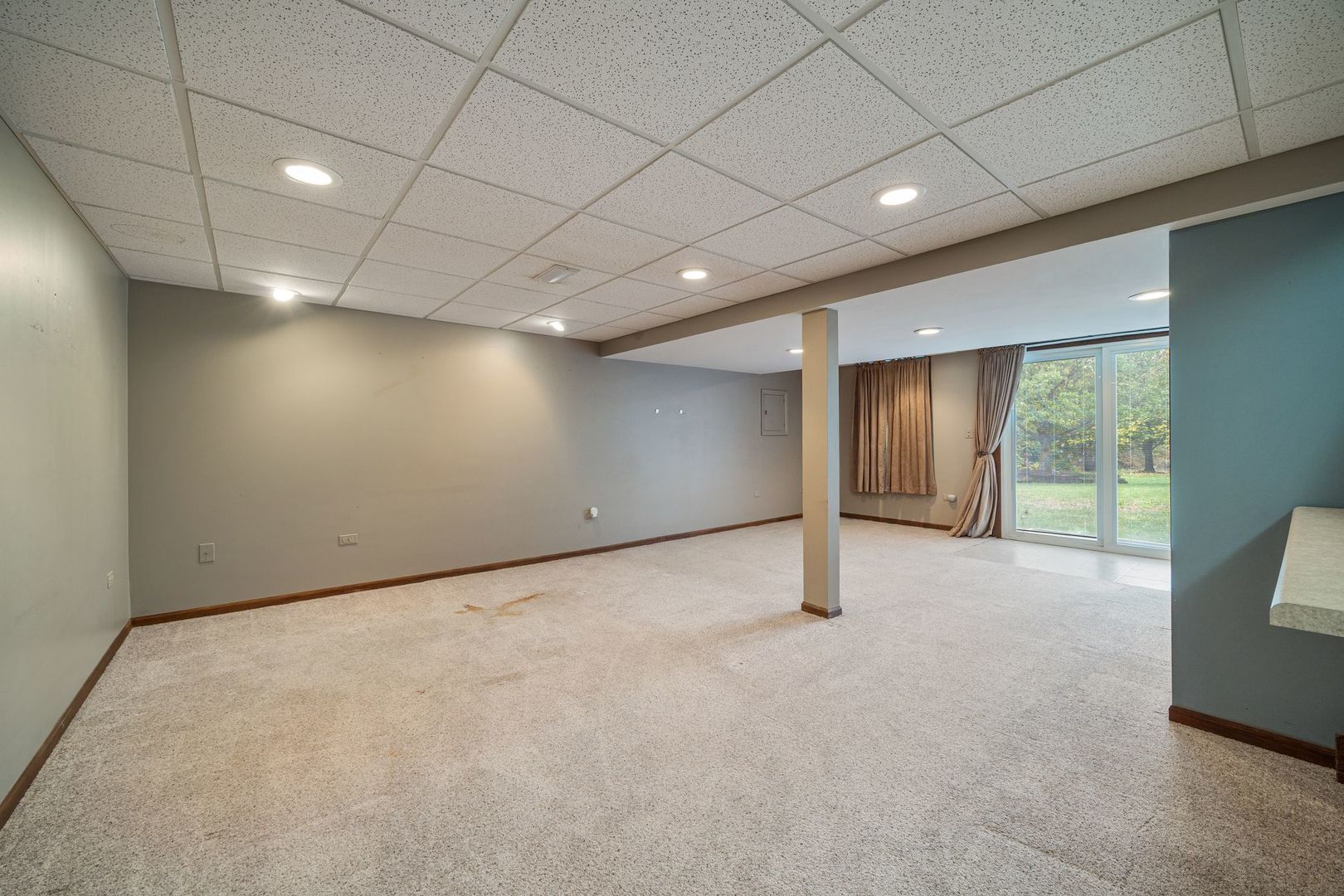 1152 Evergreen Drive, Carol Stream, IL 60188