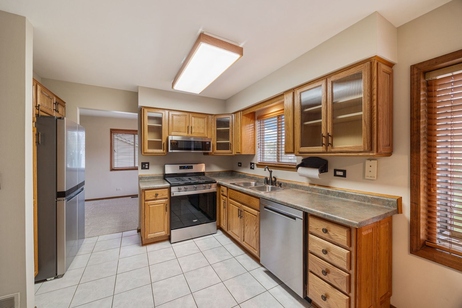 1152 Evergreen Drive, Carol Stream, IL 60188