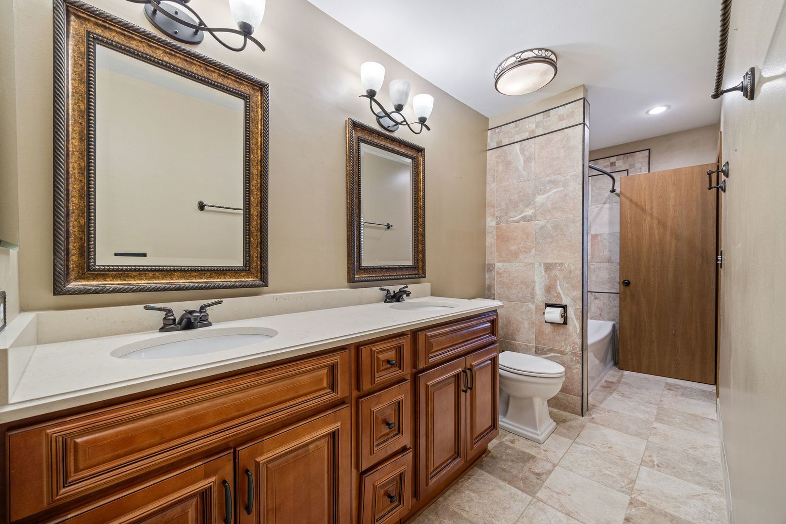 1152 Evergreen Drive, Carol Stream, IL 60188