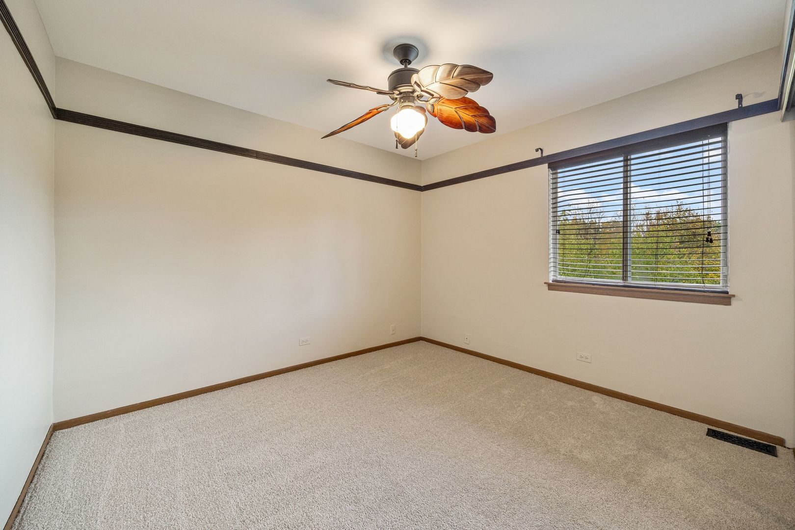 1152 Evergreen Drive, Carol Stream, IL 60188