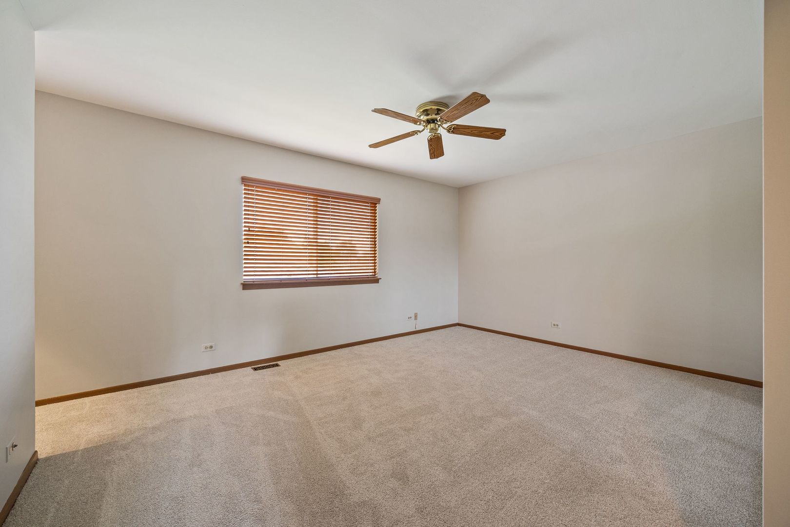 1152 Evergreen Drive, Carol Stream, IL 60188