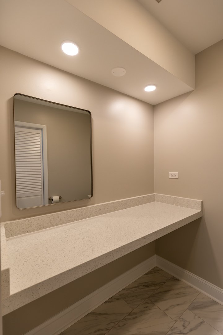 5643 S Harlem Avenue #2S, Chicago, IL 60638