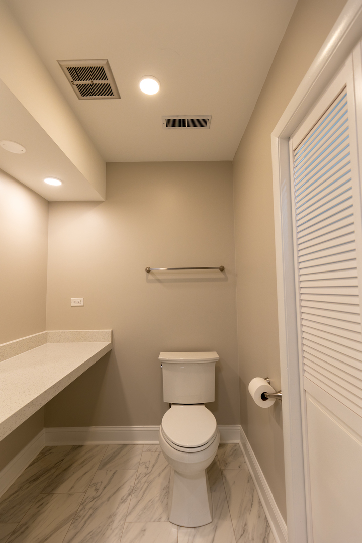 5643 S Harlem Avenue #2S, Chicago, IL 60638