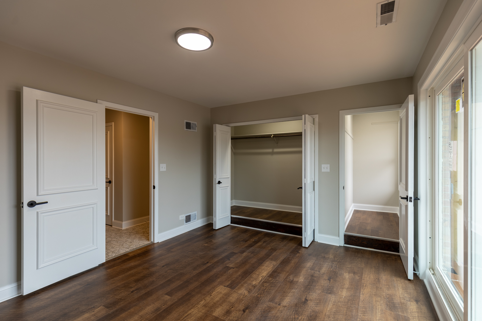 5643 S Harlem Avenue #2S, Chicago, IL 60638