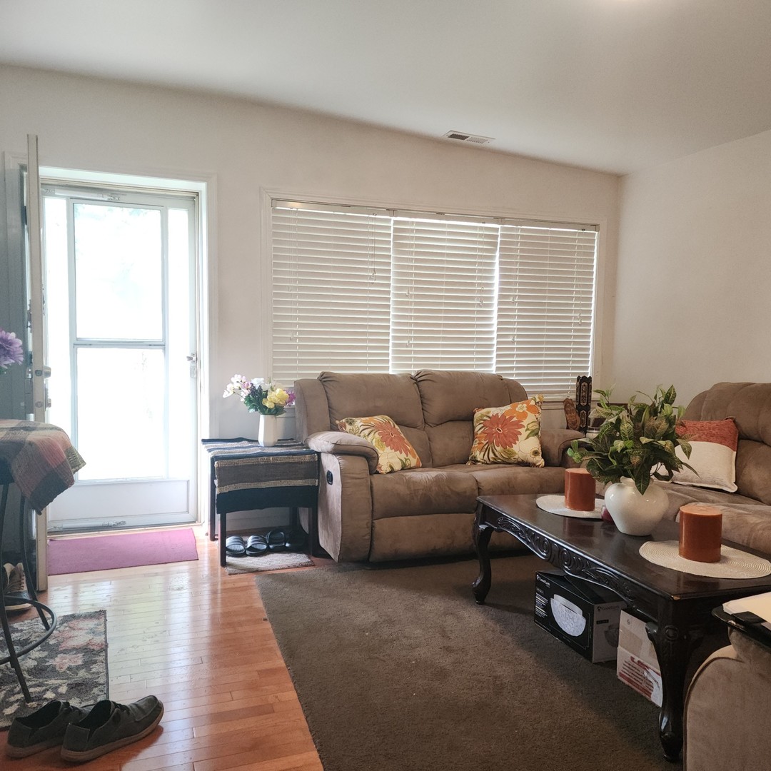 7826 W 98th Place, Hickory Hills, IL 60457