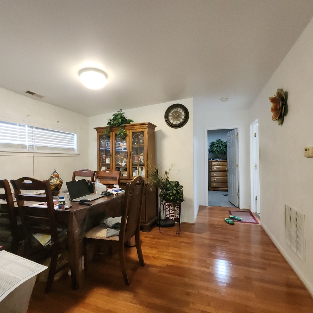7826 W 98th Place, Hickory Hills, IL 60457