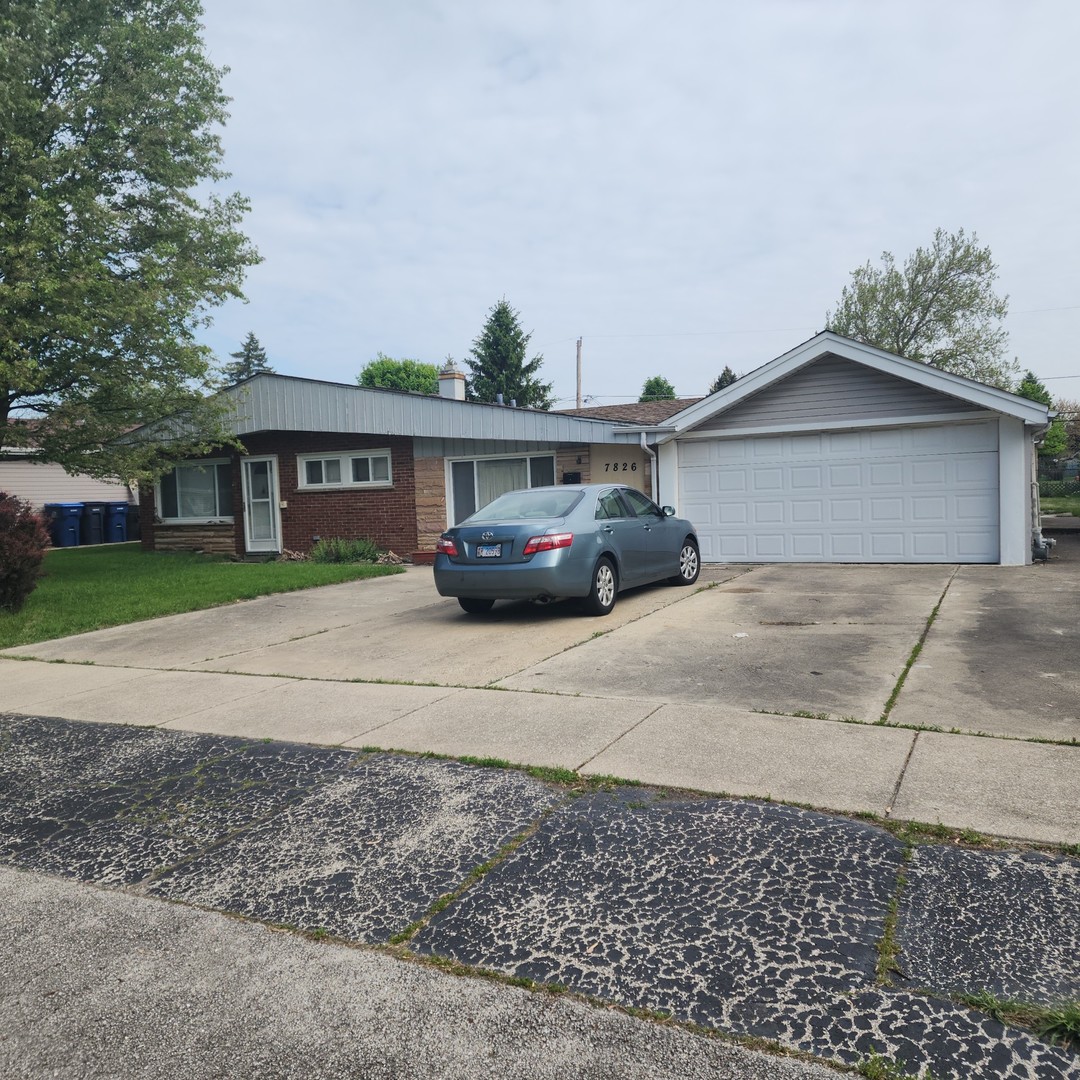 7826 W 98th Place, Hickory Hills, IL 60457
