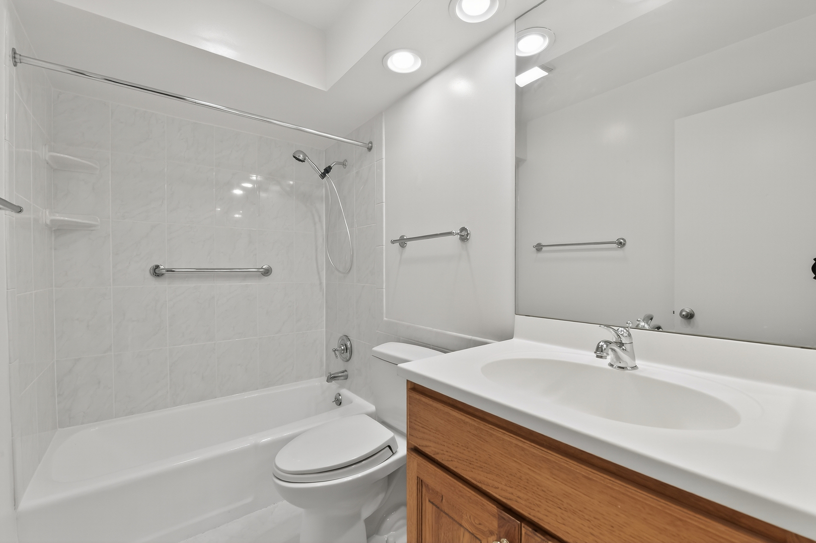 2500 Windsor Mall #1J, Park Ridge, IL 60068