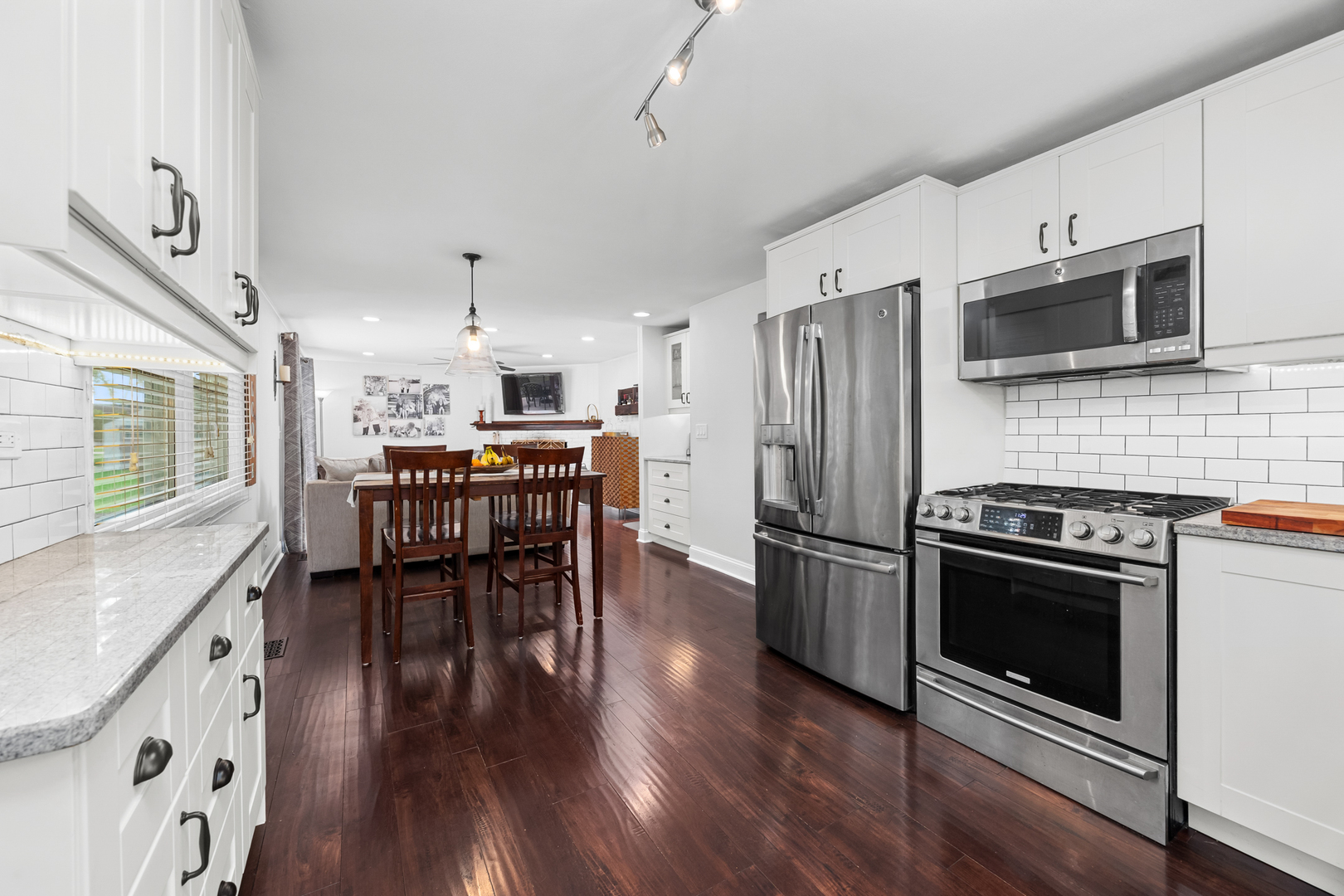 1011 Mercury Drive, Schaumburg, IL 60193