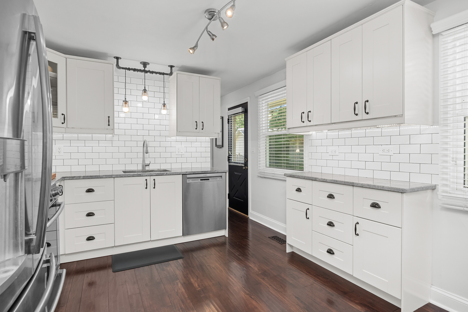 1011 Mercury Drive, Schaumburg, IL 60193