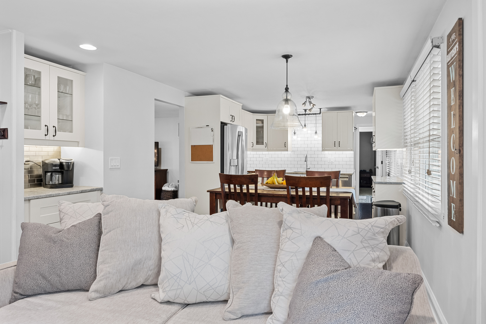 1011 Mercury Drive, Schaumburg, IL 60193