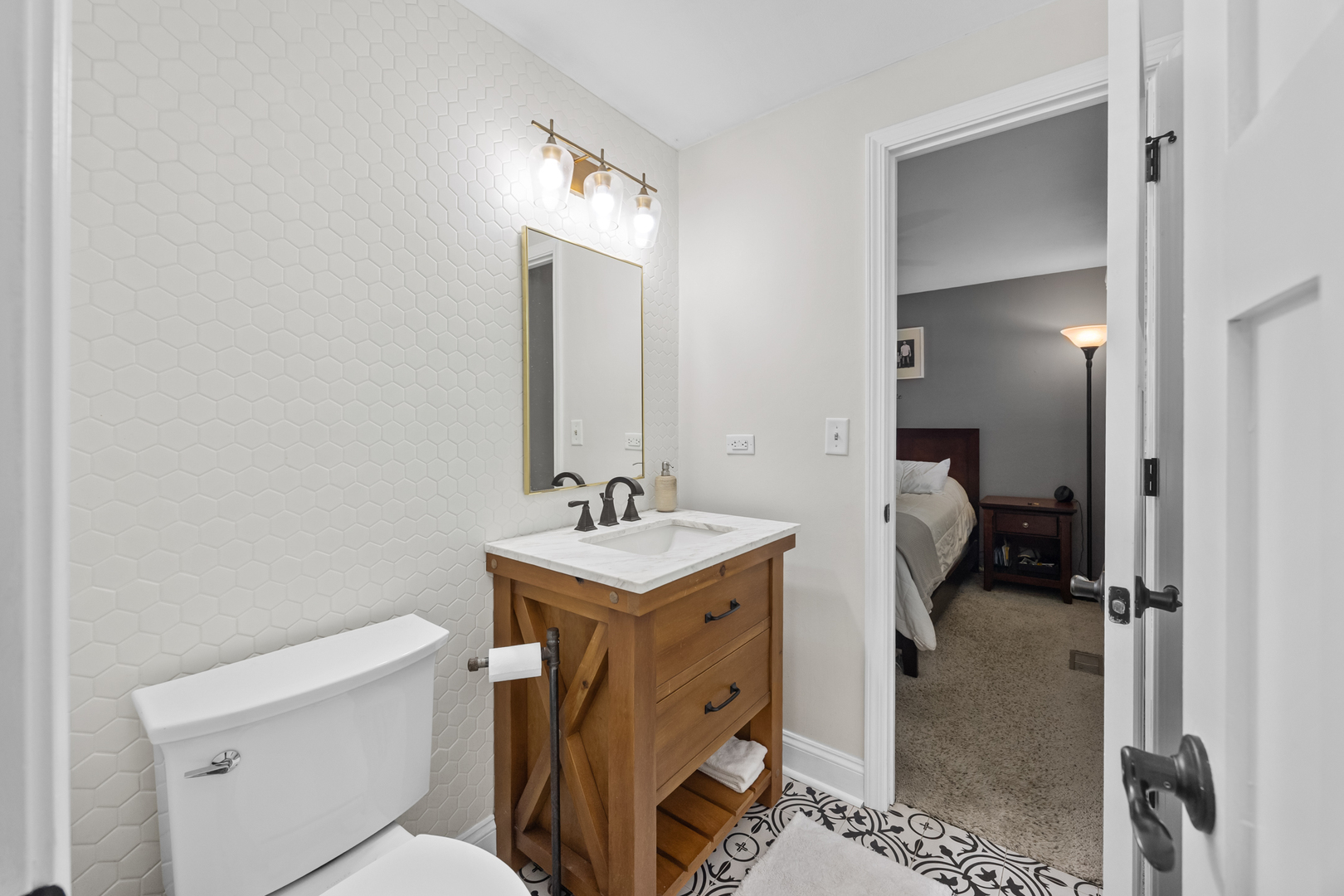 1011 Mercury Drive, Schaumburg, IL 60193