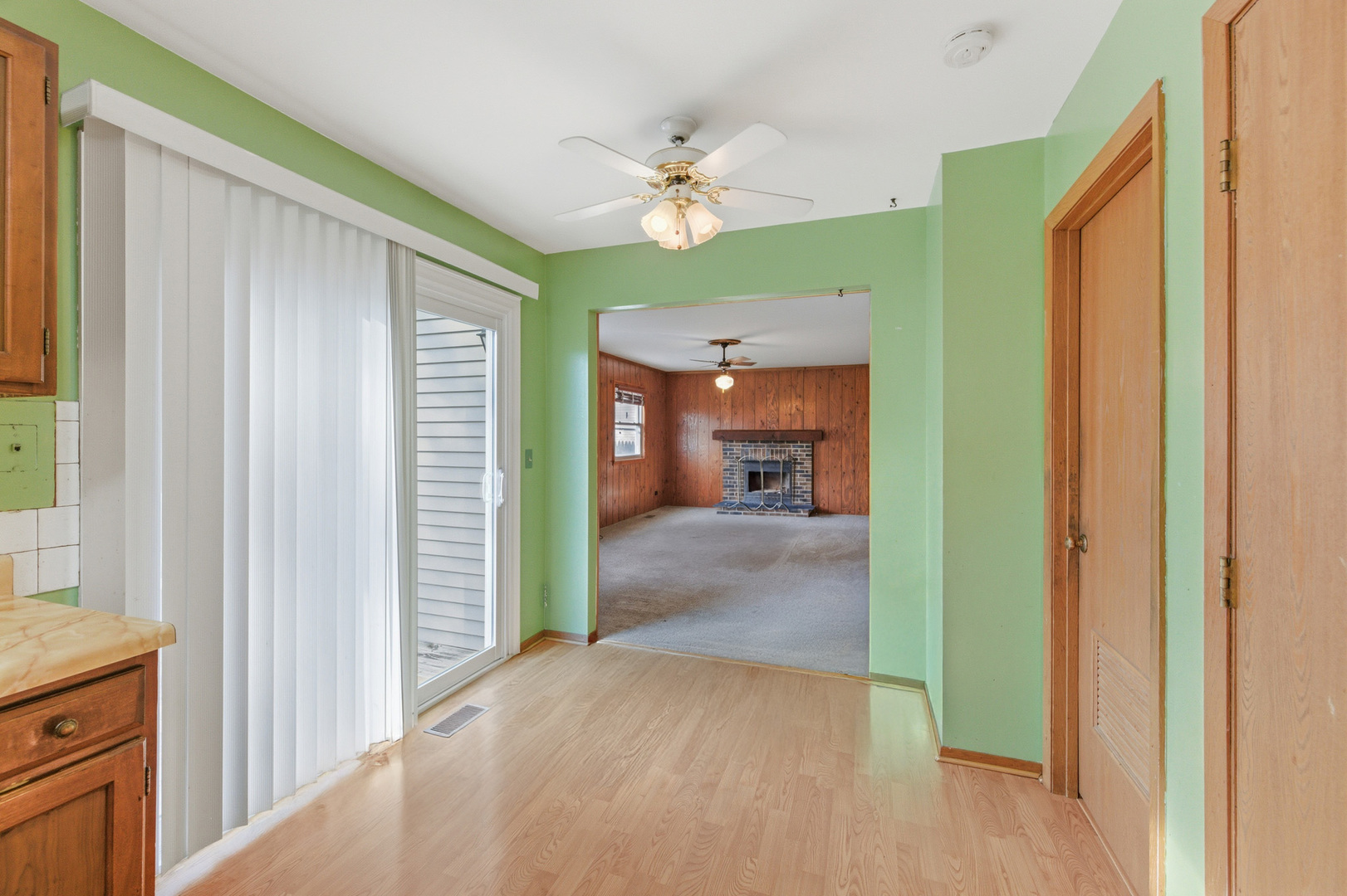 5 Canterbury Court, Streamwood, IL 60107