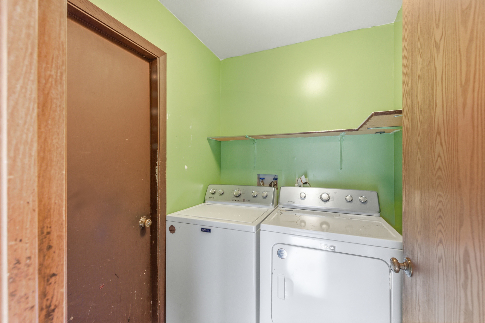 5 Canterbury Court, Streamwood, IL 60107