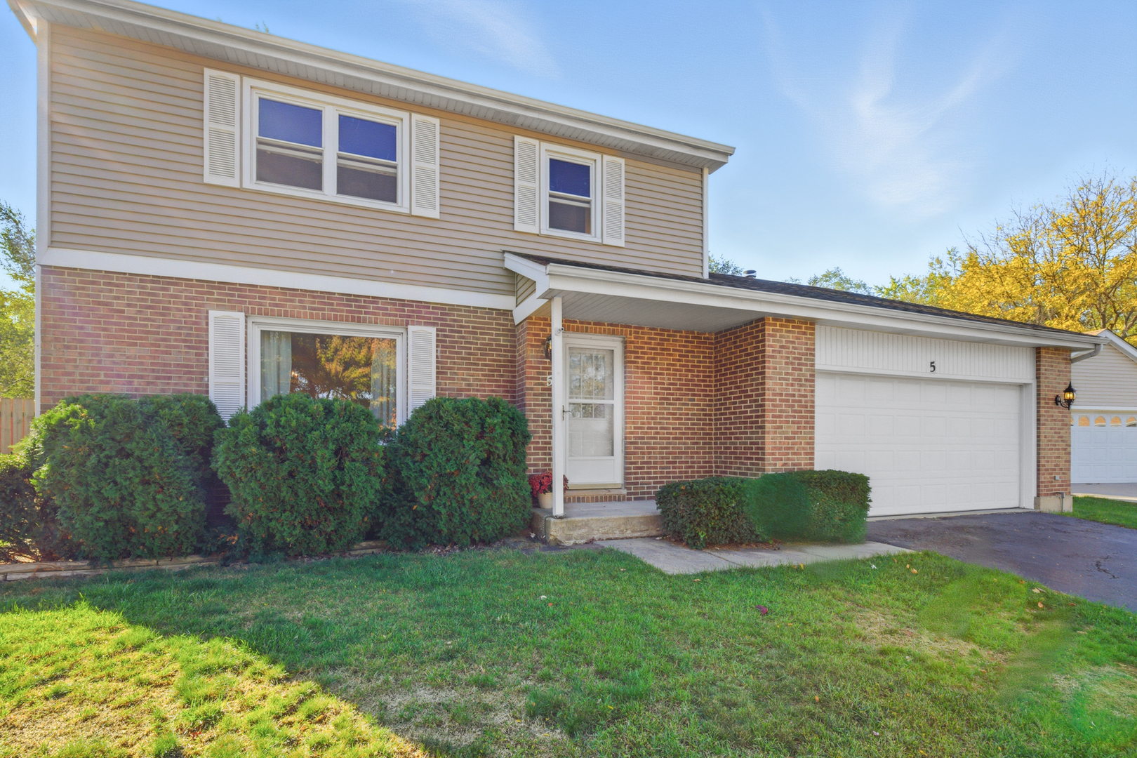 5 Canterbury Court, Streamwood, IL 60107