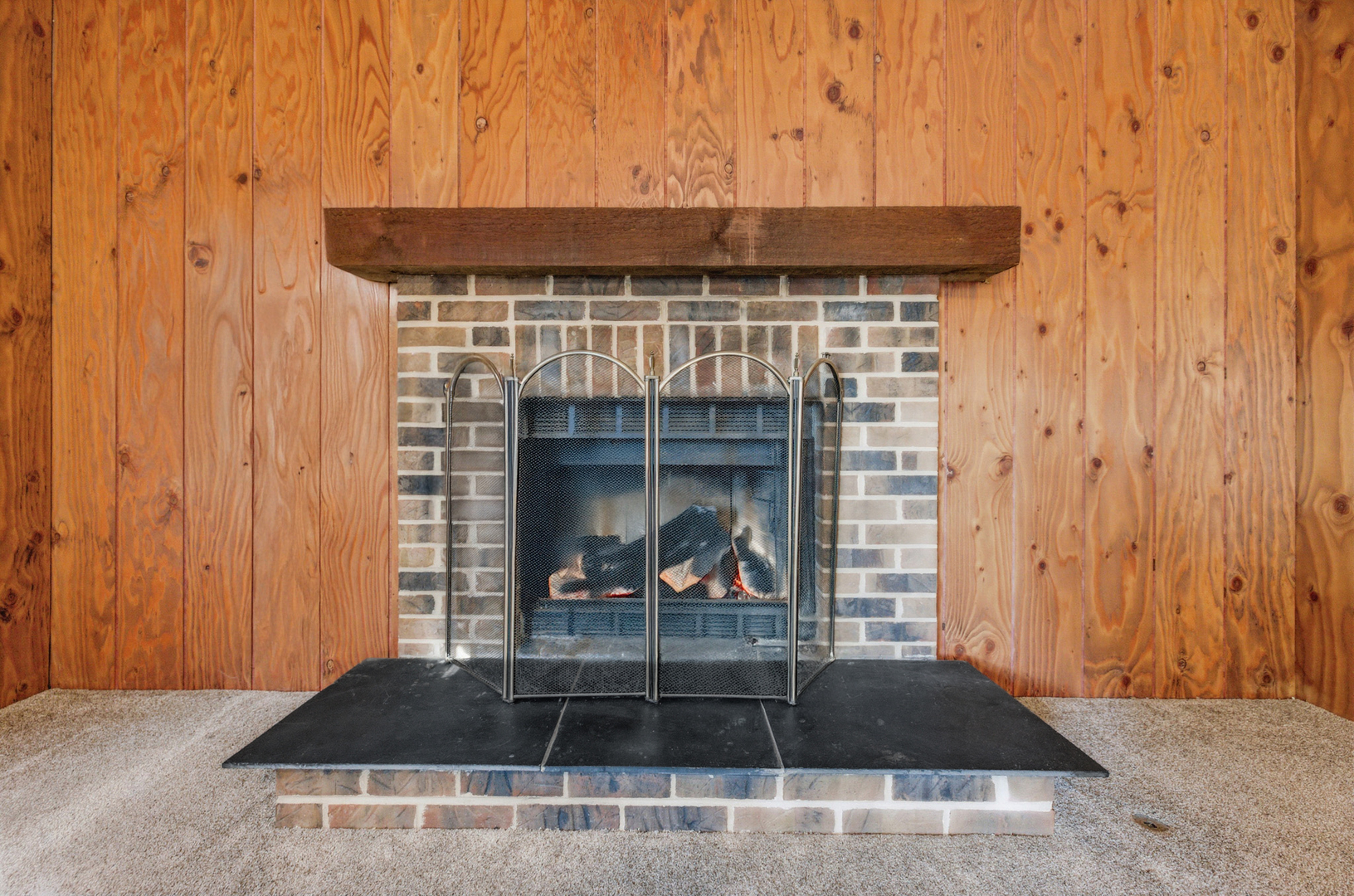 5 Canterbury Court, Streamwood, IL 60107